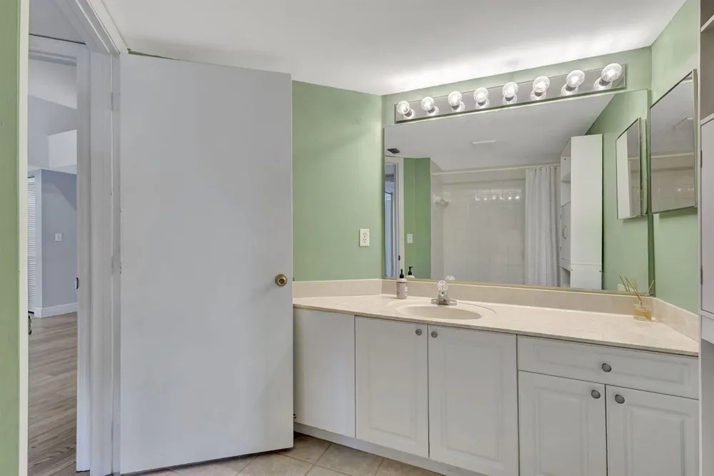 600 Crestwood Ct Court #609 Royal Palm Beach, FL 33411