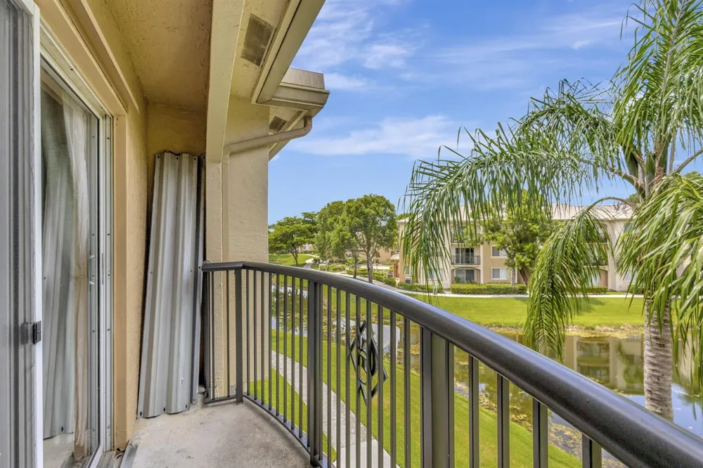 600 Crestwood Ct Court #609 Royal Palm Beach, FL 33411