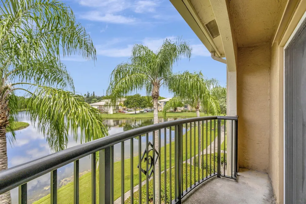 600 Crestwood Ct Court #609 Royal Palm Beach, FL 33411