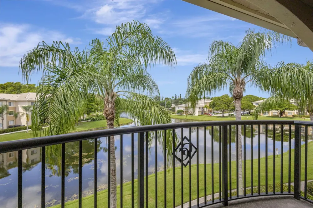 600 Crestwood Ct Court #609 Royal Palm Beach, FL 33411