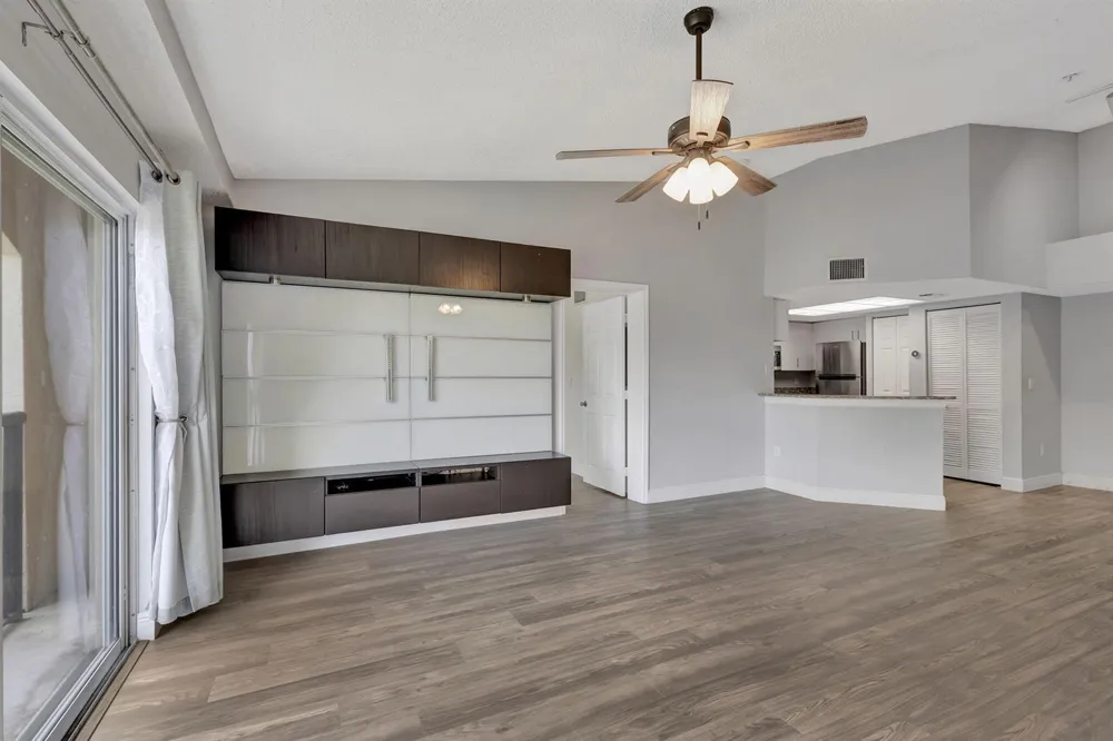 600 Crestwood Ct Court #609 Royal Palm Beach, FL 33411