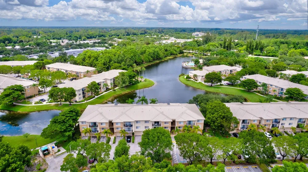 600 Crestwood Ct Court #609 Royal Palm Beach, FL 33411