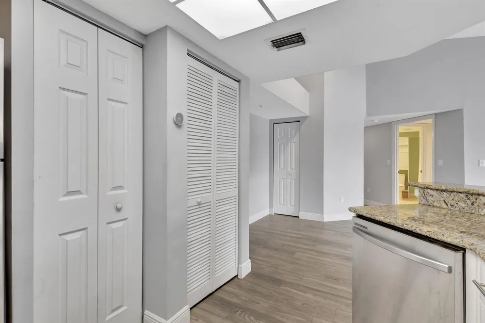 600 Crestwood Ct Court #609 Royal Palm Beach, FL 33411