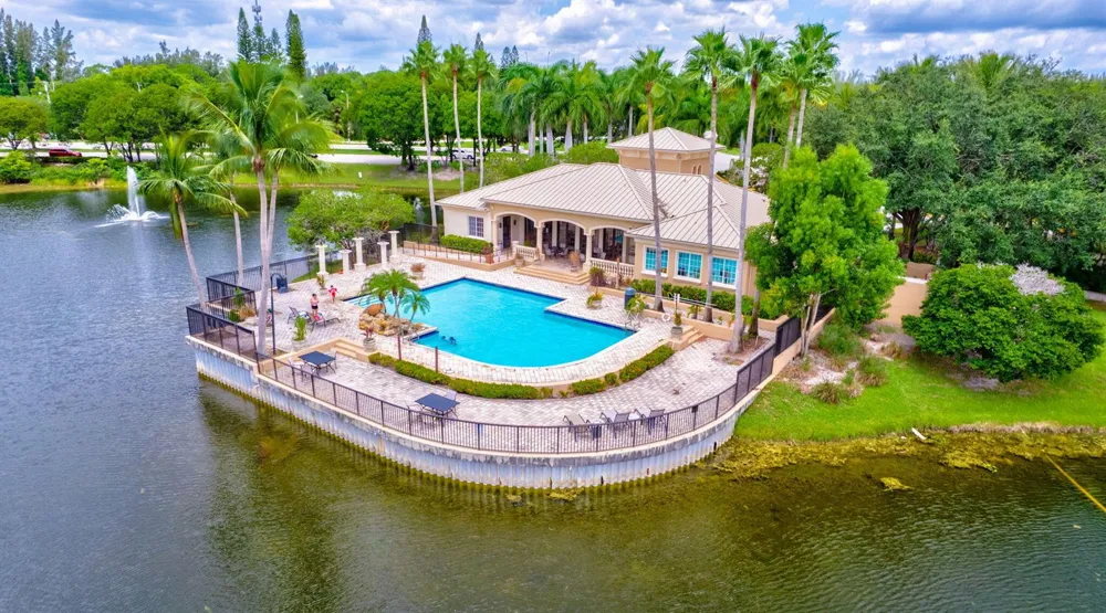 600 Crestwood Ct Court #609 Royal Palm Beach, FL 33411