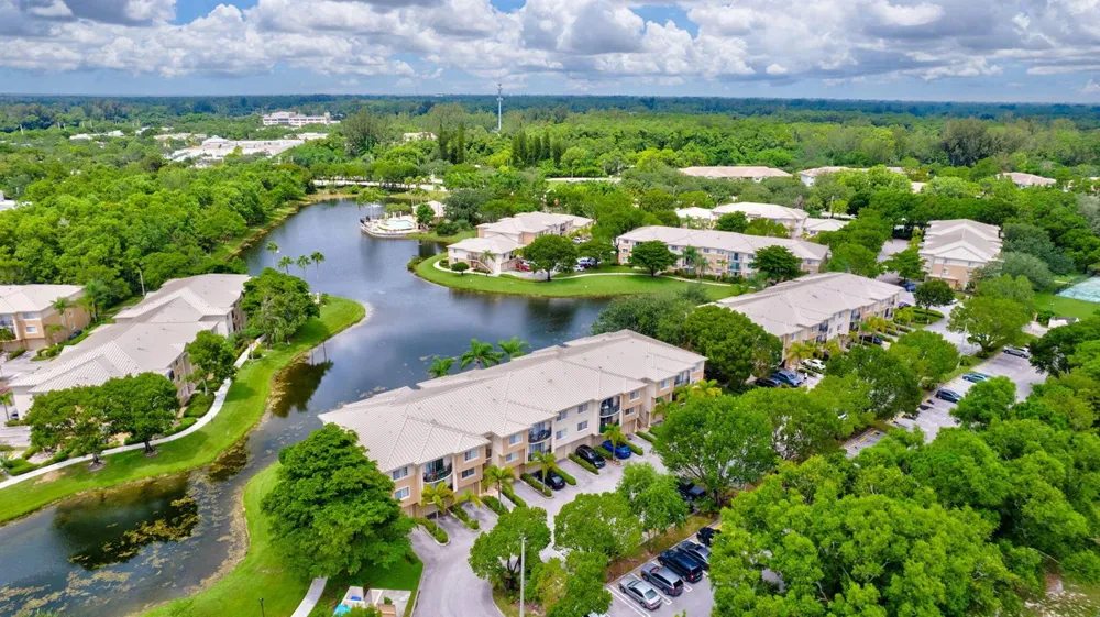 600 Crestwood Ct Court #609 Royal Palm Beach, FL 33411