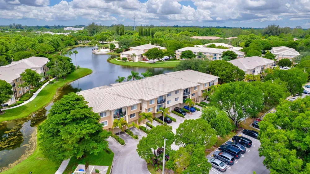 600 Crestwood Ct Court #609 Royal Palm Beach, FL 33411