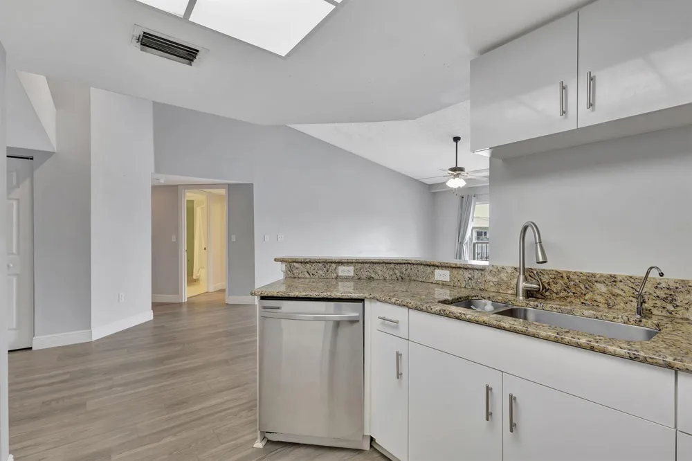 600 Crestwood Ct Court #609 Royal Palm Beach, FL 33411