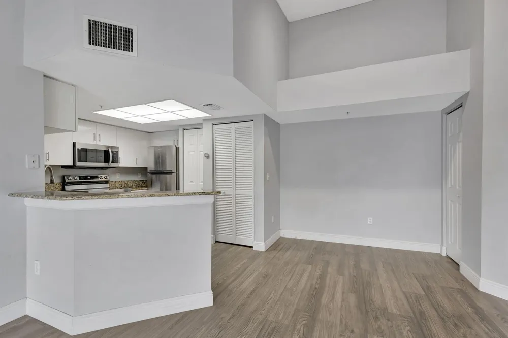 600 Crestwood Ct Court #609 Royal Palm Beach, FL 33411