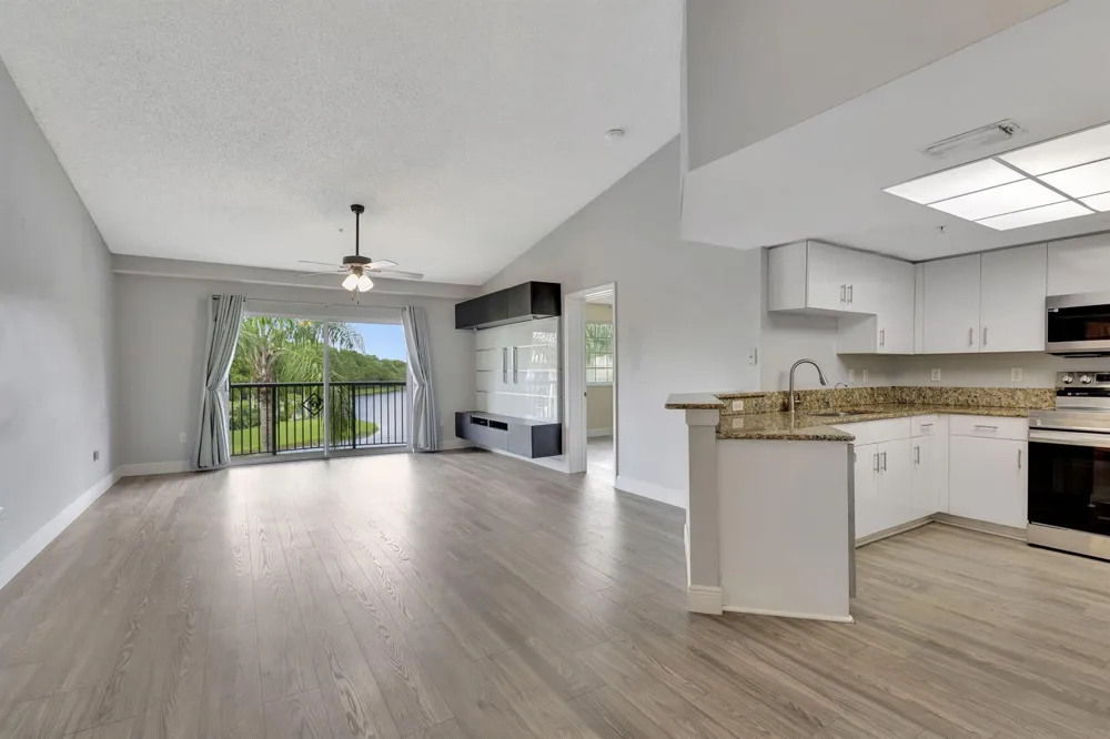 600 Crestwood Ct Court #609 Royal Palm Beach, FL 33411