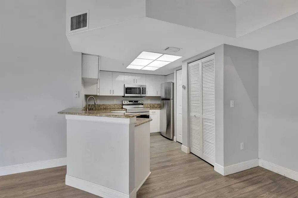 600 Crestwood Ct Court #609 Royal Palm Beach, FL 33411