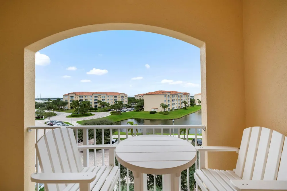 8 Harbour Isle Drive E #Ph5 Fort Pierce, FL 34949