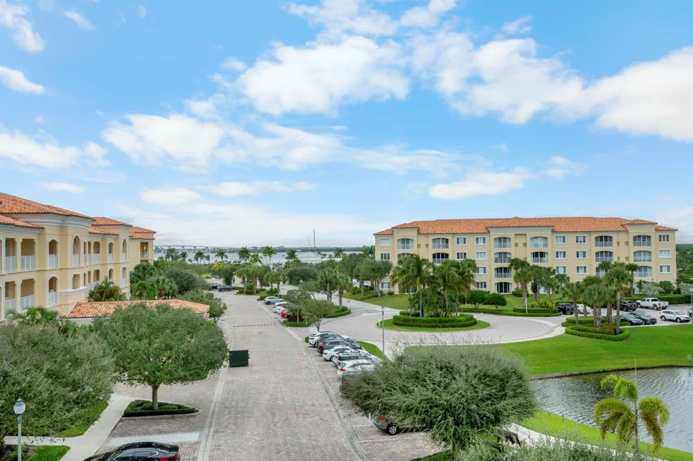 8 Harbour Isle Drive E #Ph5 Fort Pierce, FL 34949