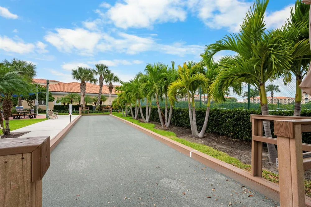 8 Harbour Isle Drive E #Ph5 Fort Pierce, FL 34949