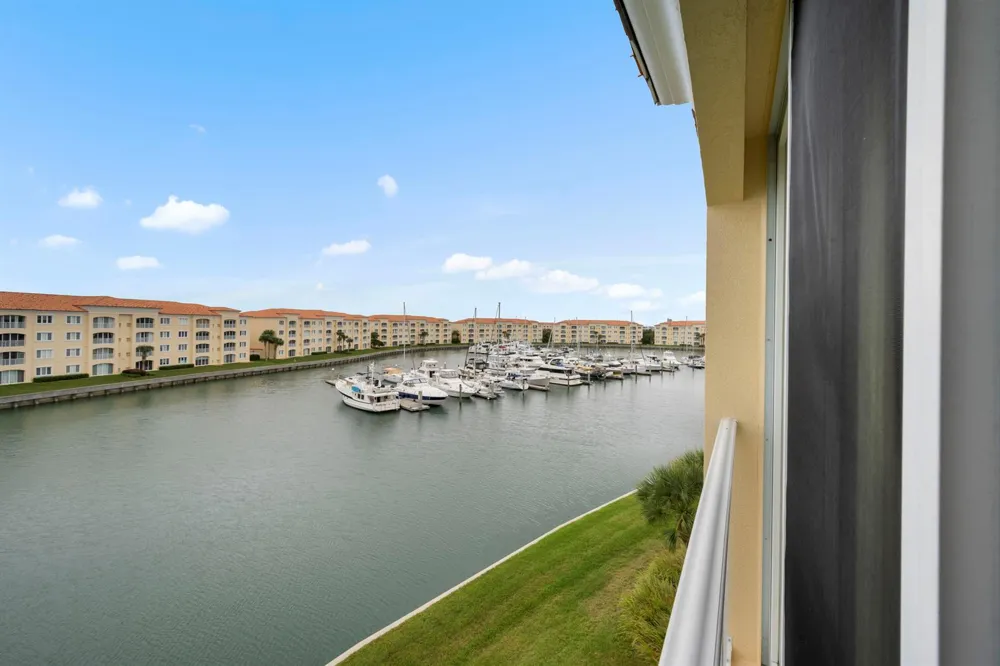 8 Harbour Isle Drive E #Ph5 Fort Pierce, FL 34949