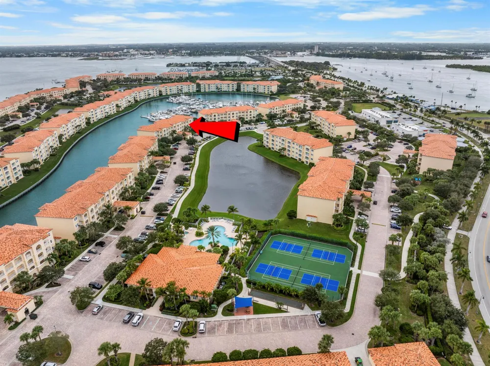 8 Harbour Isle Drive E #Ph5 Fort Pierce, FL 34949