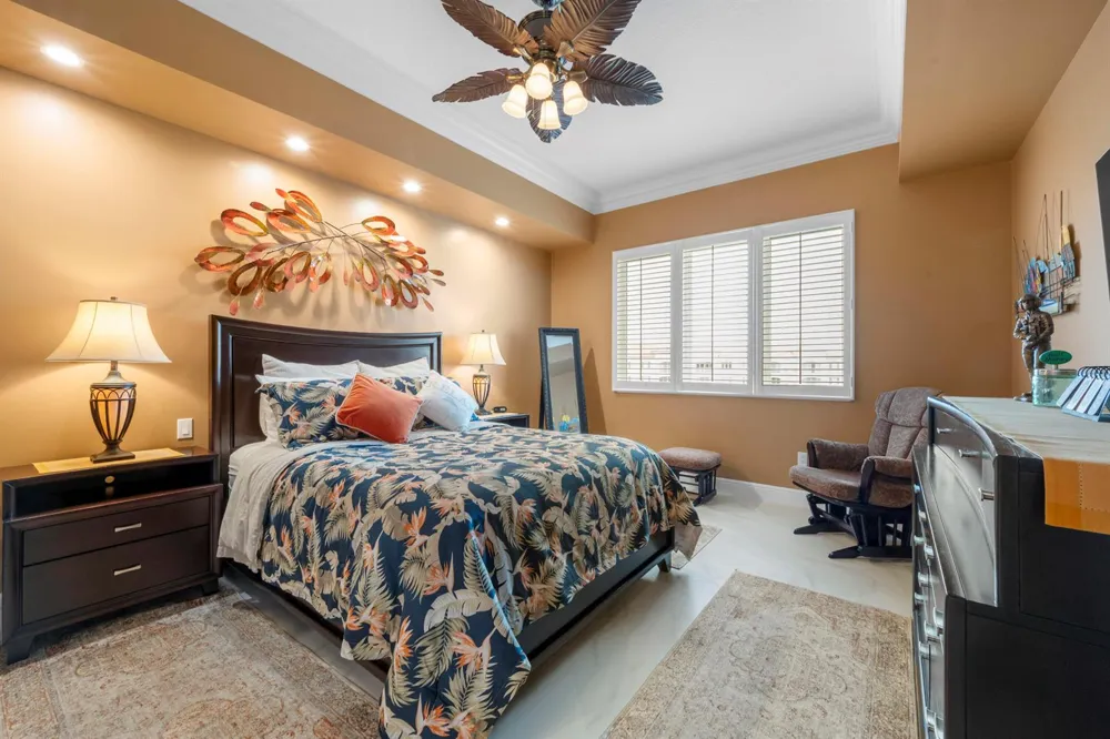 8 Harbour Isle Drive E #Ph5 Fort Pierce, FL 34949