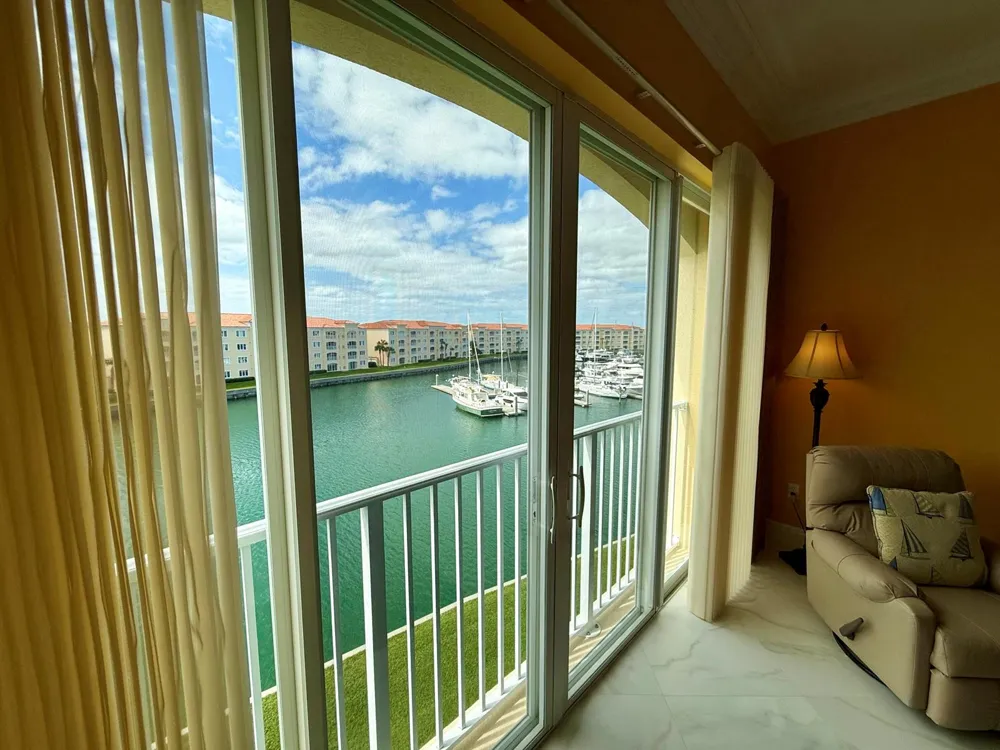 8 Harbour Isle Drive E #Ph5 Fort Pierce, FL 34949