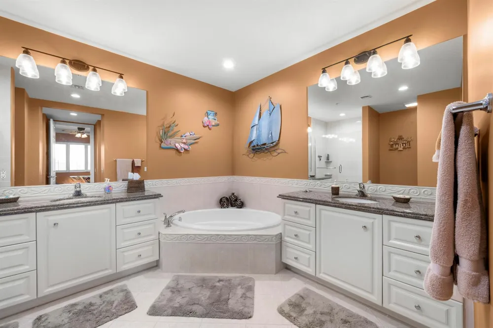 8 Harbour Isle Drive E #Ph5 Fort Pierce, FL 34949