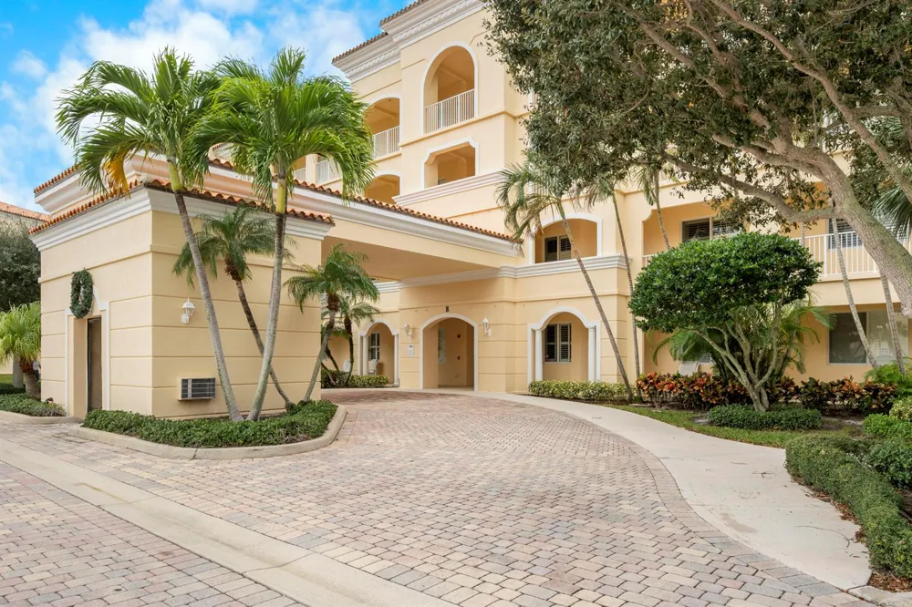 8 Harbour Isle Drive E #Ph5 Fort Pierce, FL 34949