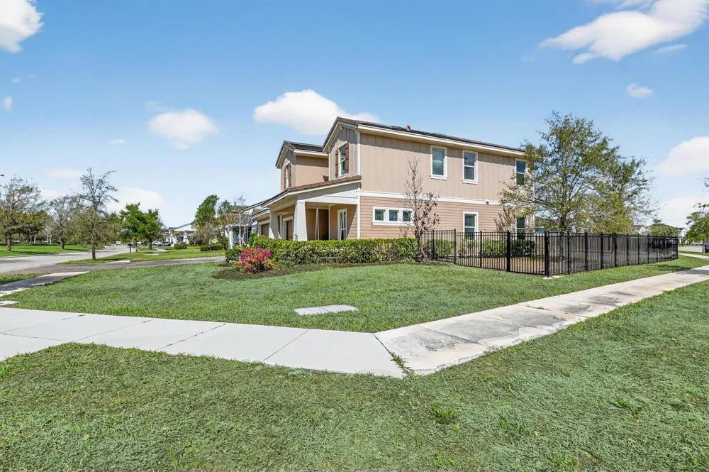 19535 Split Rail Run Loxahatchee, FL 33470
