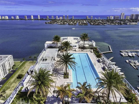 220 Lake Shore Drive #609
