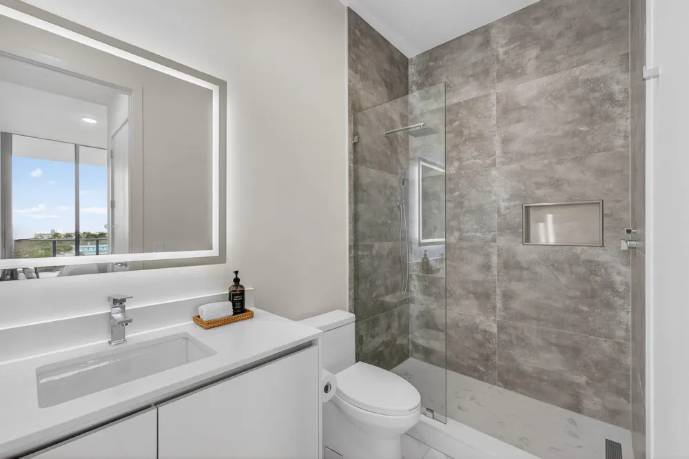 220 Lake Shore Drive #609 Lake Park, FL 33403