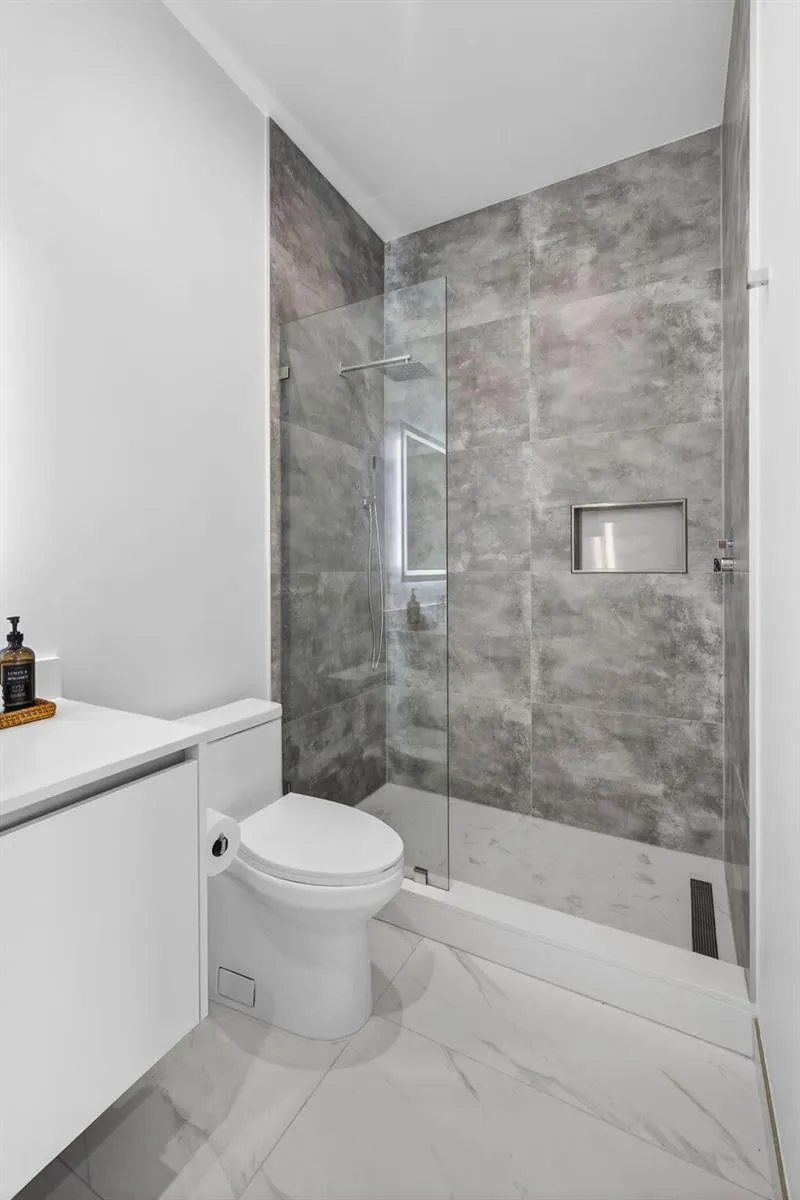 220 Lake Shore Drive #609 Lake Park, FL 33403