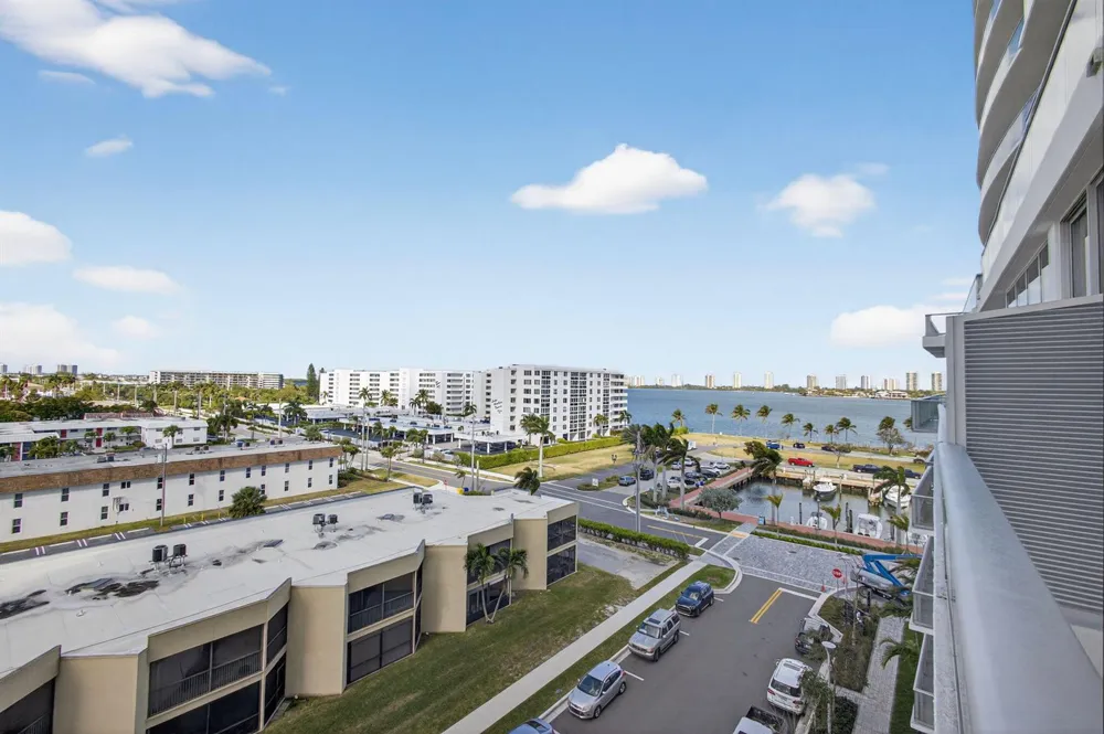 220 Lake Shore Drive #609 Lake Park, FL 33403