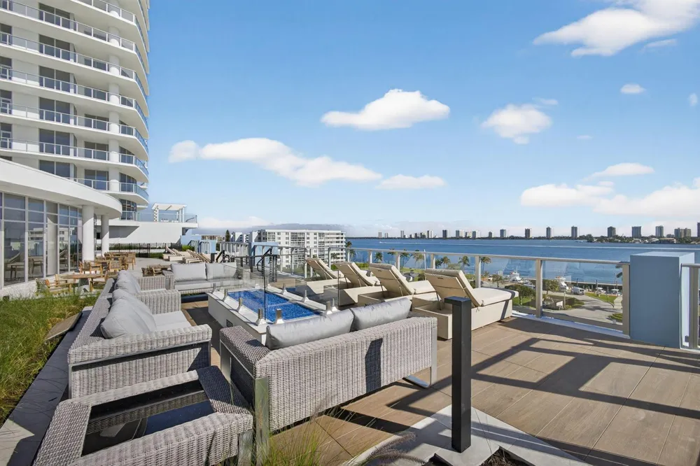 220 Lake Shore Drive #609 Lake Park, FL 33403