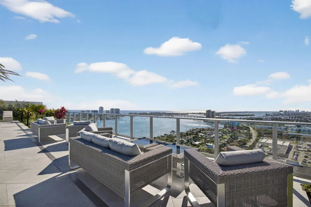 220 Lake Shore Drive #609 Lake Park, FL 33403