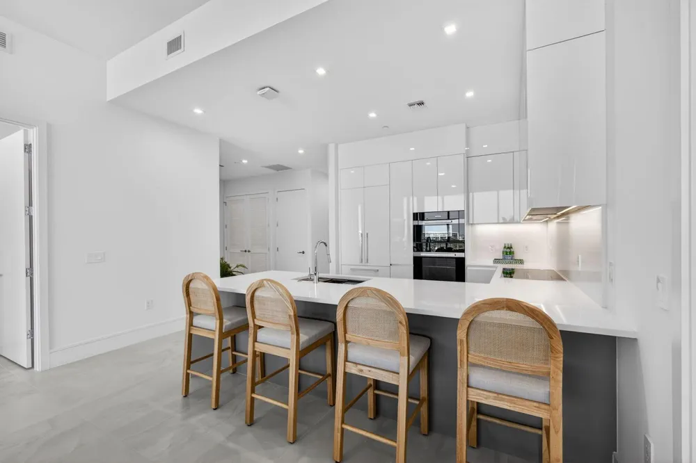 220 Lake Shore Drive #605 Lake Park, FL 33403