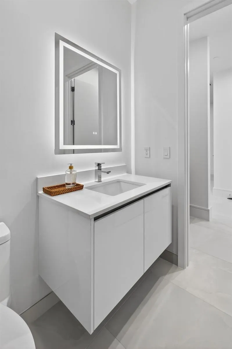 220 Lake Shore Drive #605 Lake Park, FL 33403