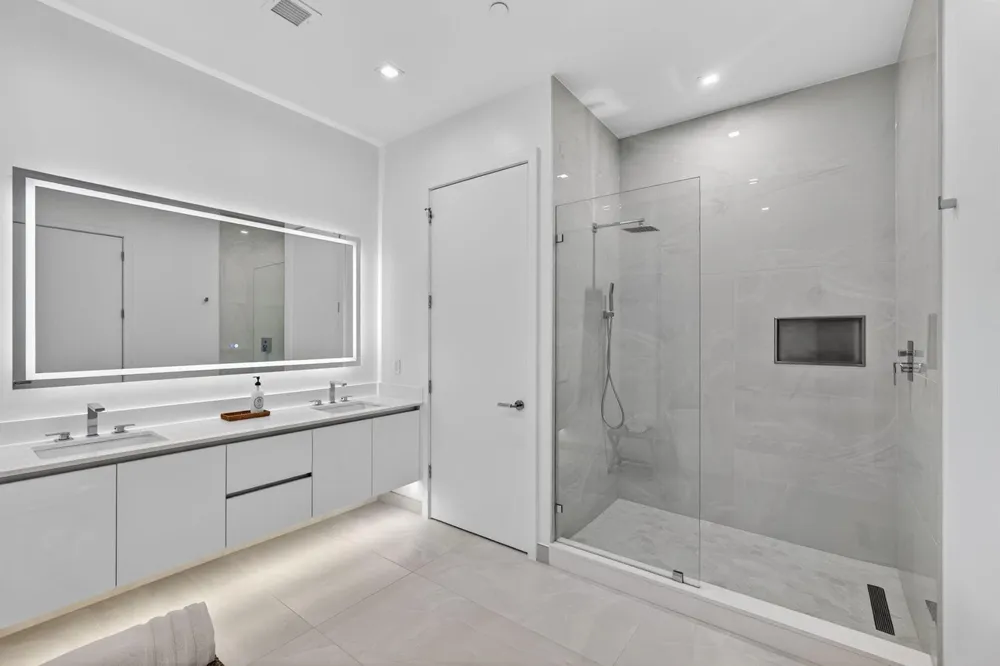 220 Lake Shore Drive #605 Lake Park, FL 33403
