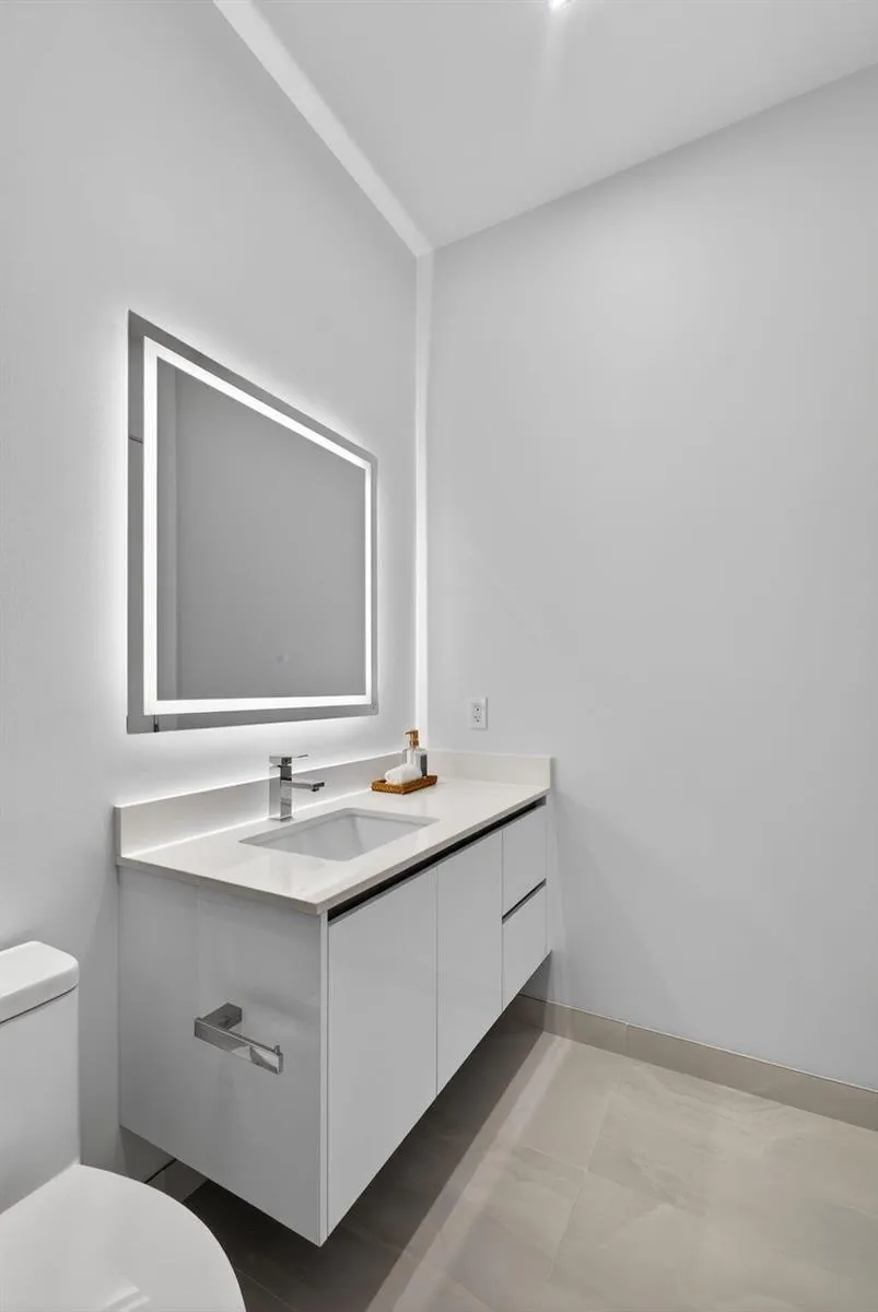 220 Lake Shore Drive #605 Lake Park, FL 33403
