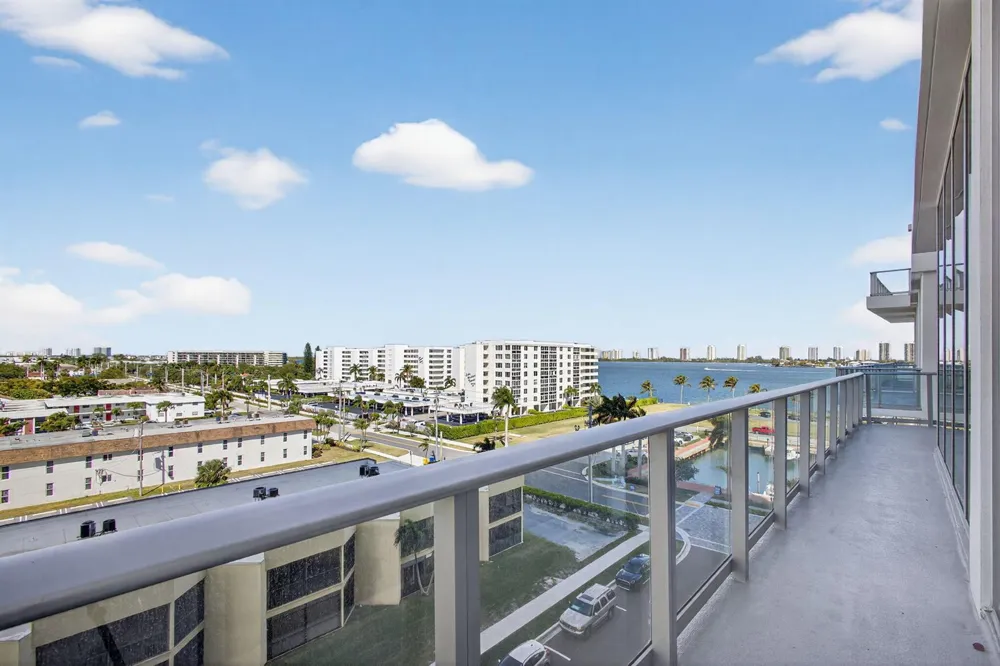 220 Lake Shore Drive #605 Lake Park, FL 33403