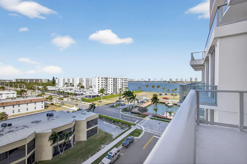 220 Lake Shore Drive #605 Lake Park, FL 33403