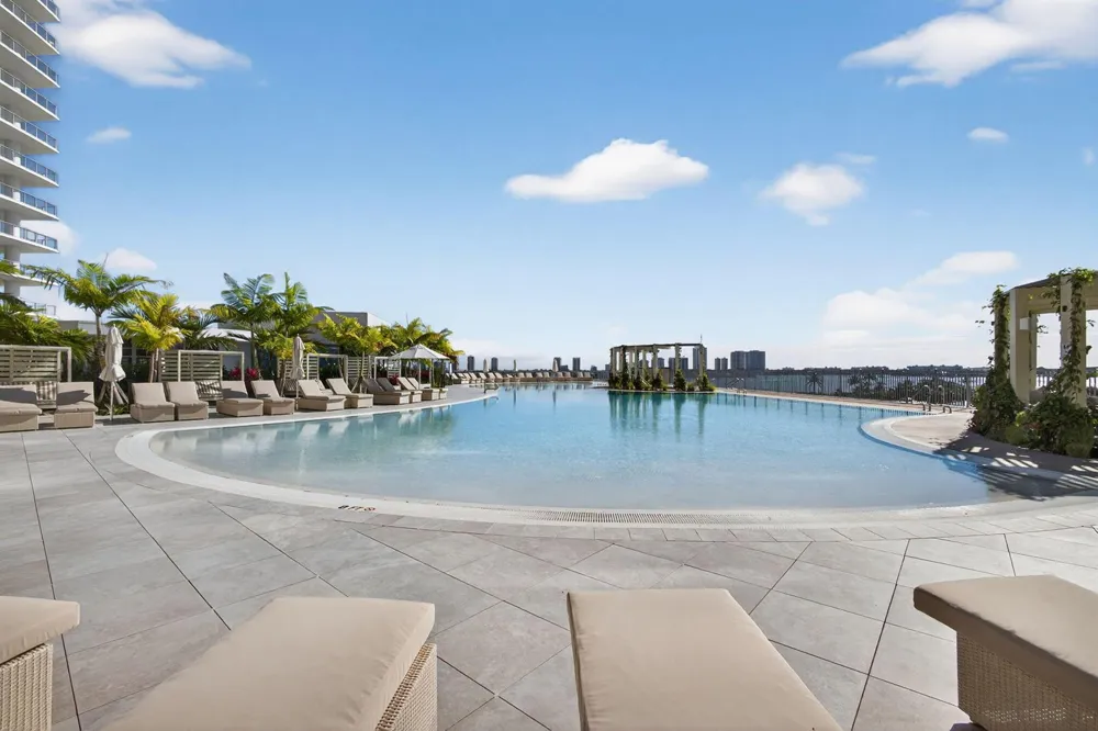 220 Lake Shore Drive #605 Lake Park, FL 33403