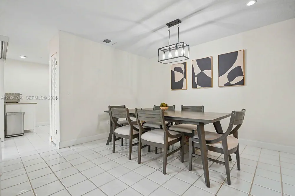 10994 Neptune Dr Cooper City, FL 33026