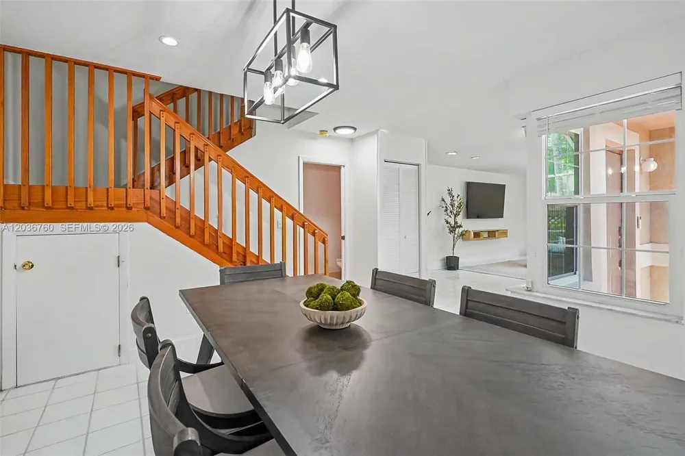 10994 Neptune Dr Cooper City, FL 33026