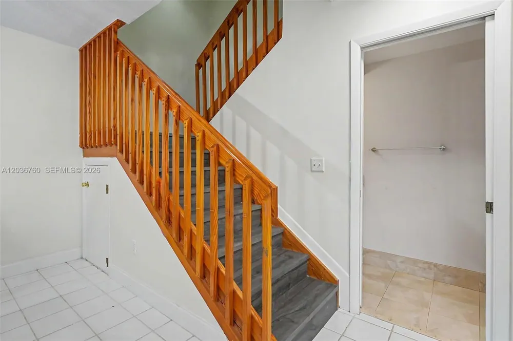 10994 Neptune Dr Cooper City, FL 33026