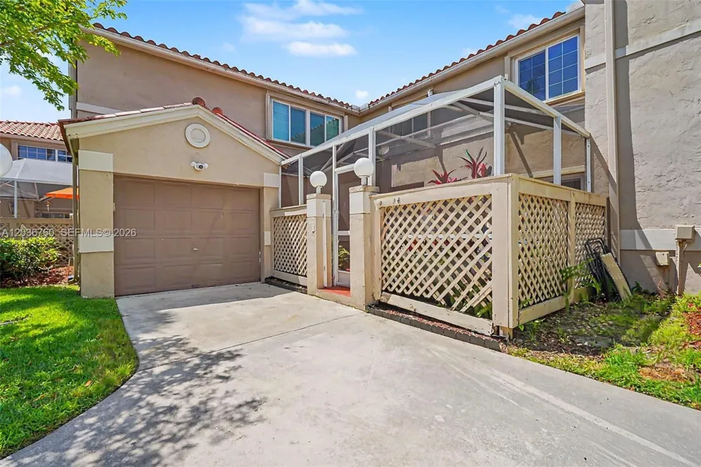 10994 Neptune Dr Cooper City, FL 33026