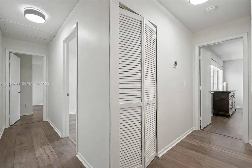 10994 Neptune Dr Cooper City, FL 33026