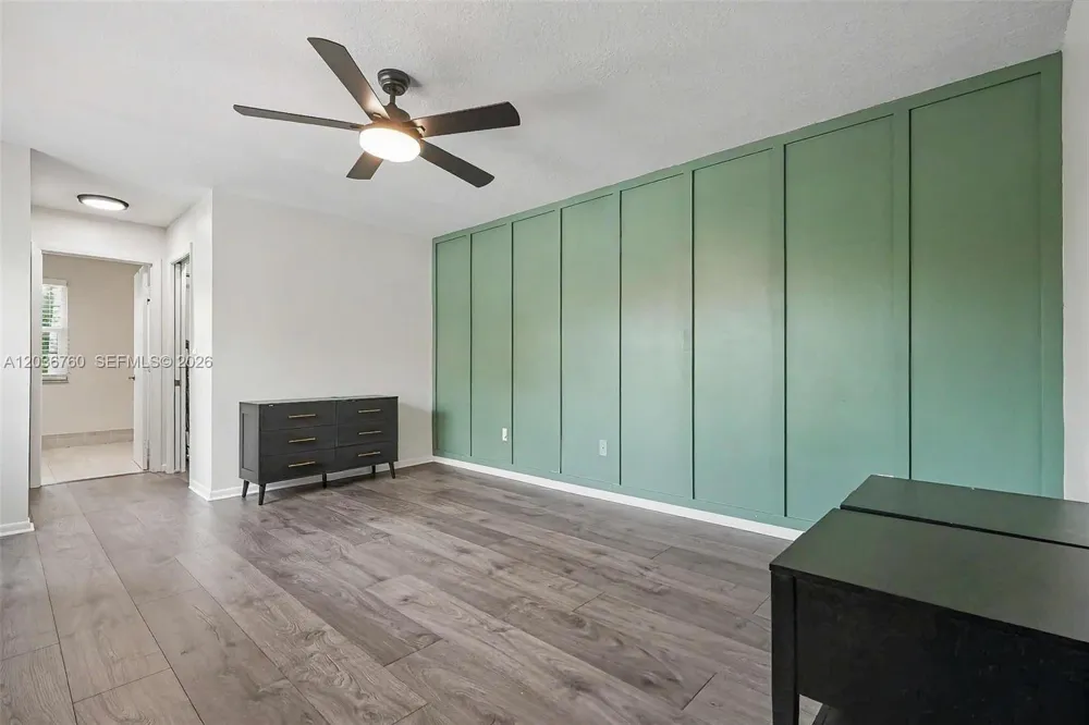 10994 Neptune Dr Cooper City, FL 33026