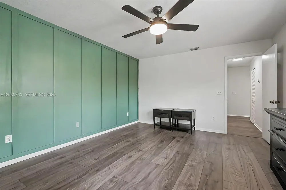 10994 Neptune Dr Cooper City, FL 33026