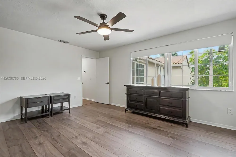10994 Neptune Dr Cooper City, FL 33026