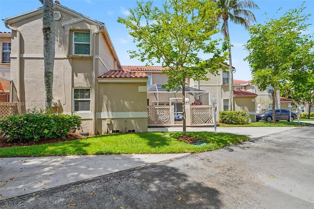 10994 Neptune Dr Cooper City, FL 33026