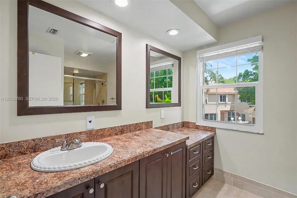 10994 Neptune Dr Cooper City, FL 33026