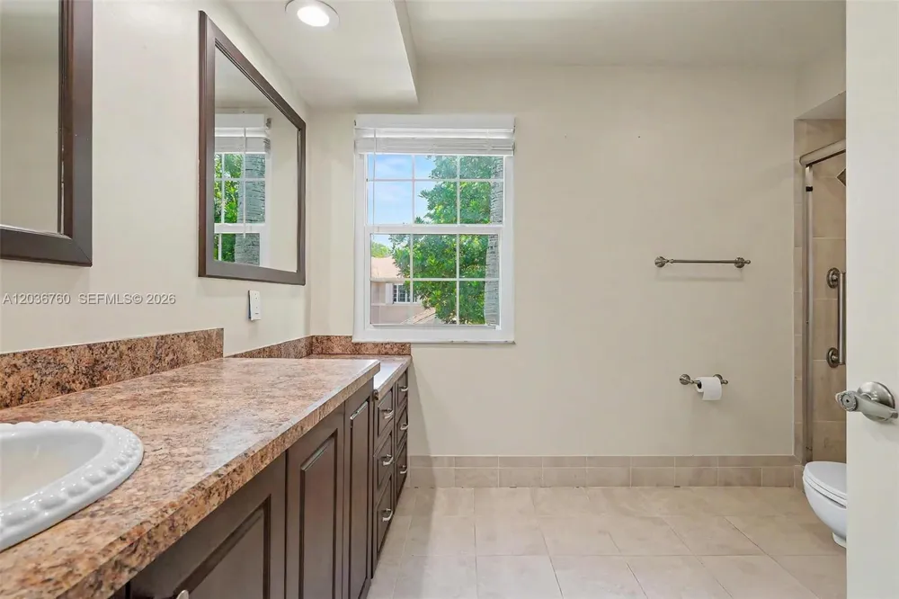 10994 Neptune Dr Cooper City, FL 33026