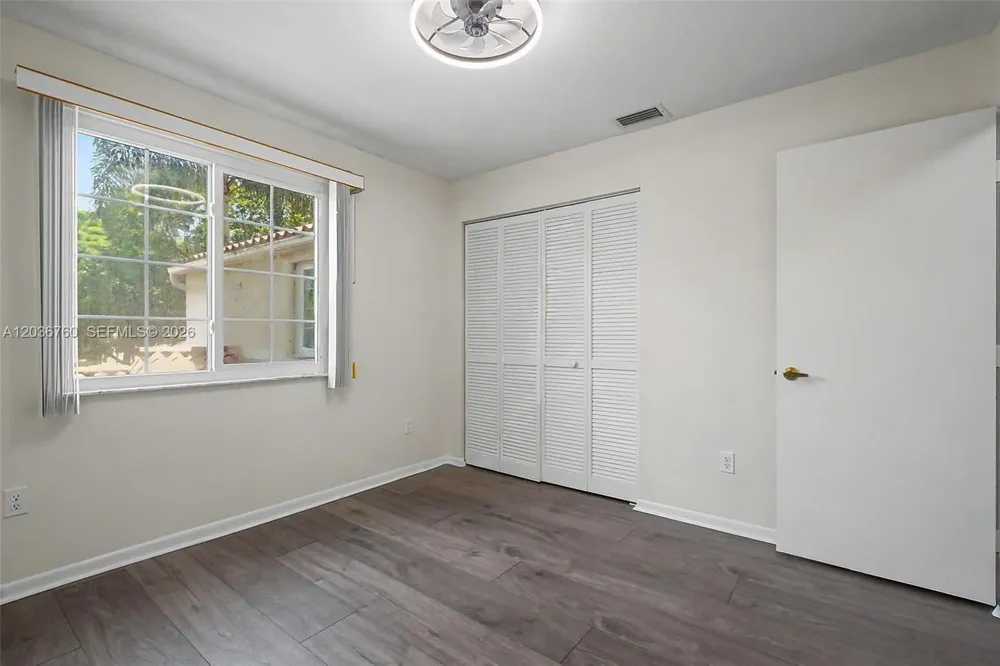 10994 Neptune Dr Cooper City, FL 33026