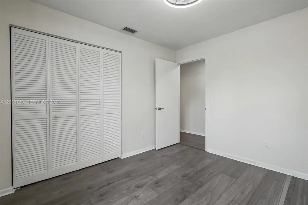 10994 Neptune Dr Cooper City, FL 33026